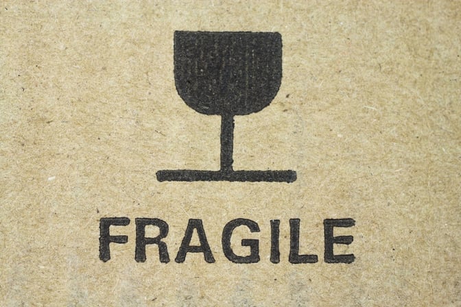 shipping optimization - fragile sign on corrugated box